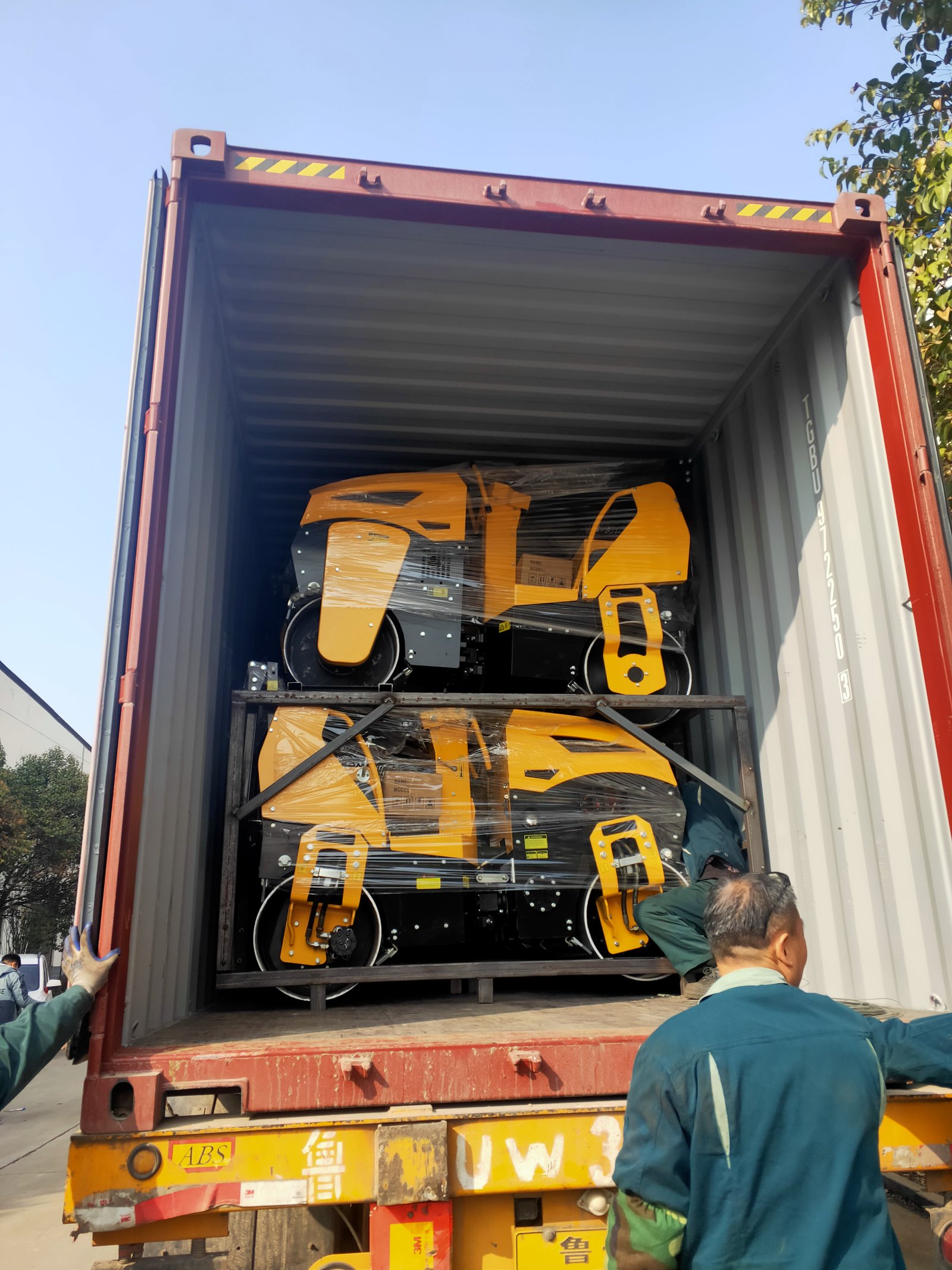 1-ton double drum diesel vibratory road roller - Image 3