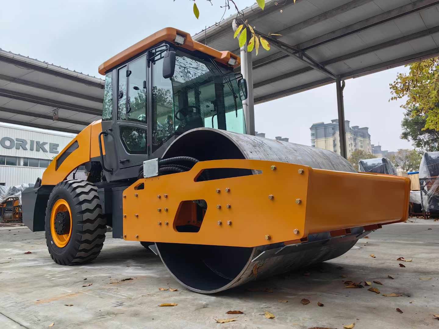 12-ton single drum diesel vibratory road roller - Image 4
